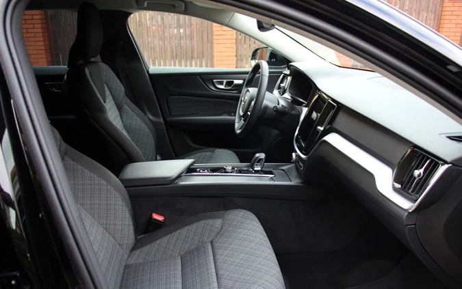 Volvo V60 cena 139900 przebieg: 29900, rok produkcji 2023 z Moryń małe 781